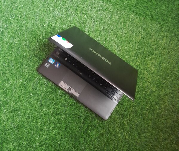 Cute & light like paper  Toshiba Dynabook