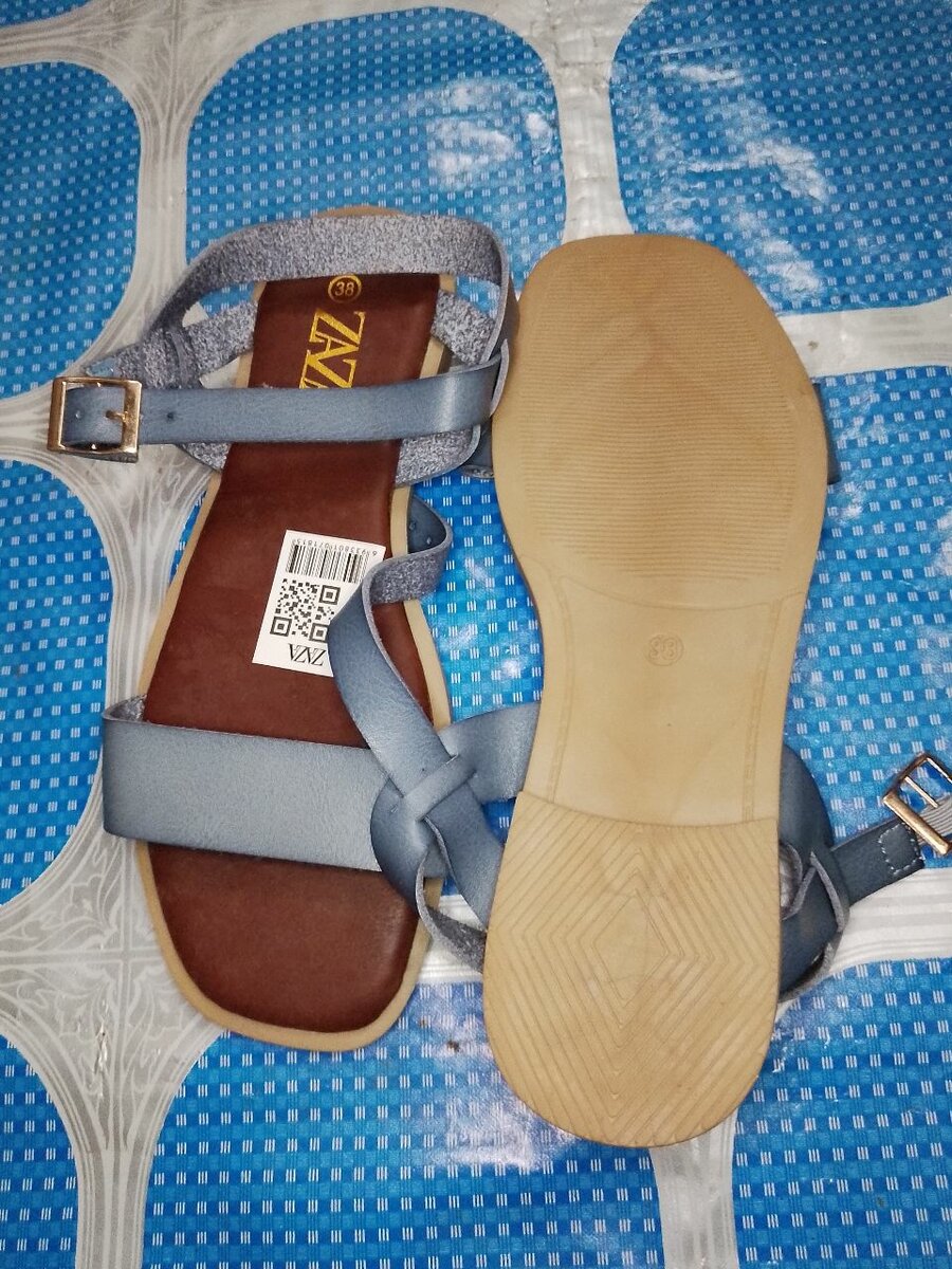 Sandales en cuir bleu femme