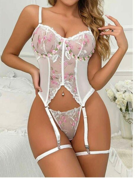 Ensemble lingerie dentelle florale