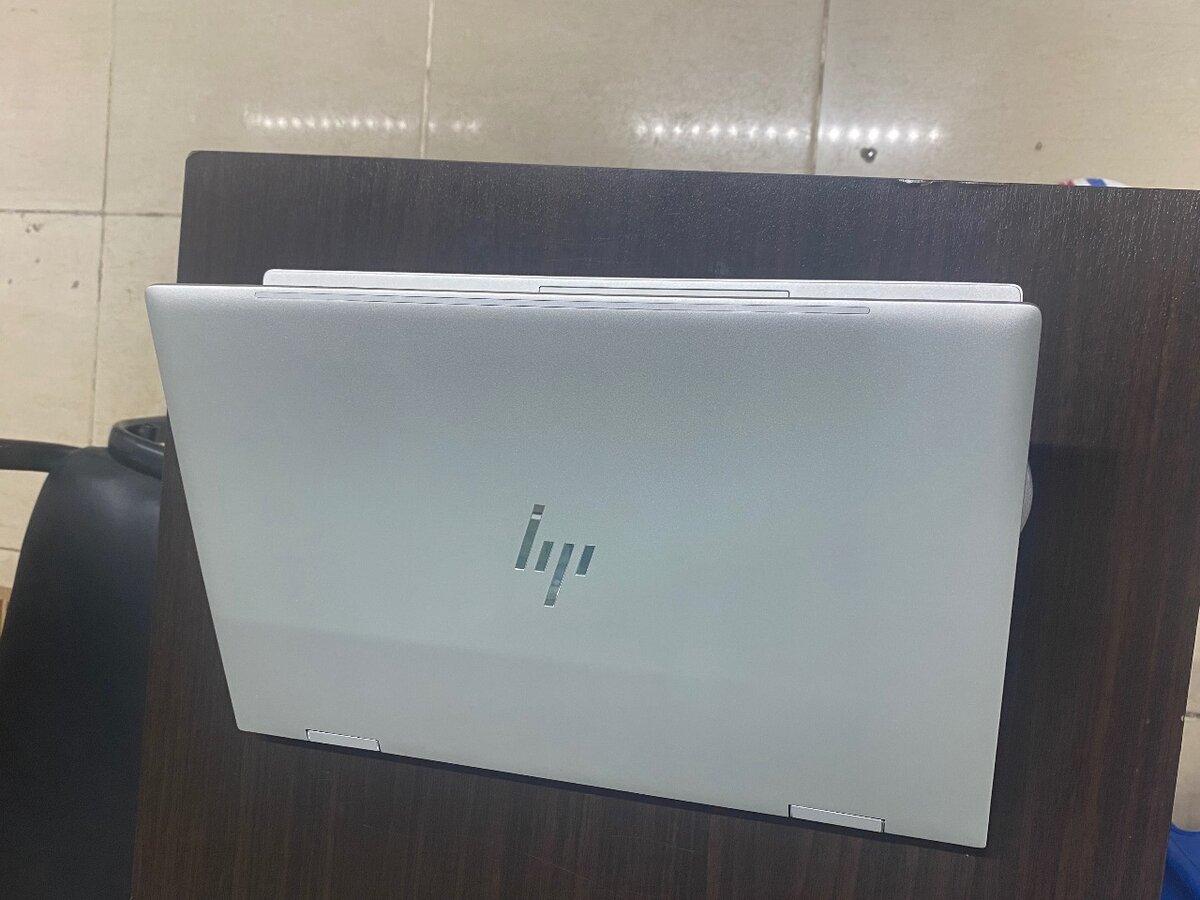 Ordinateur hp envy 15" x360 core i5 ram 8 go disque dur 512