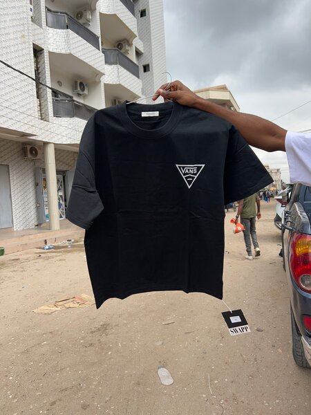 T-shirt noir motif argent