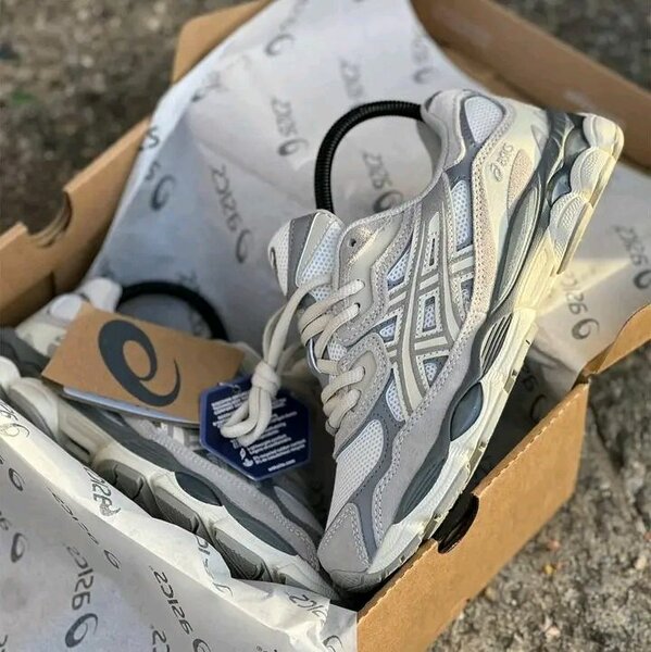 Chaussures ASICS homme gris et blanc