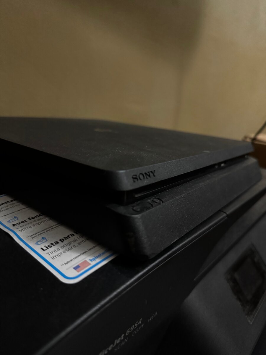 Sony PlayStation 4 Slim