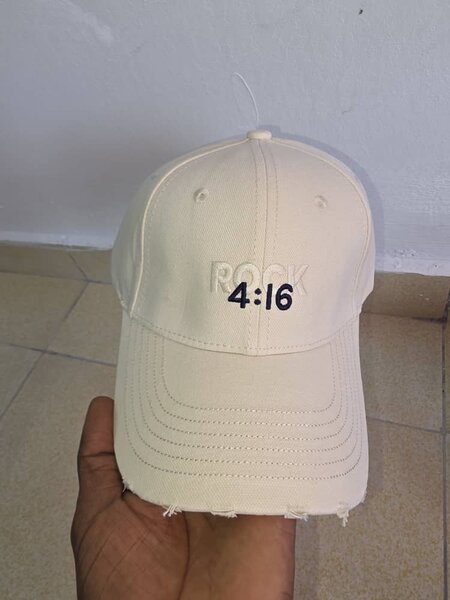 Casquette blanche décontractée