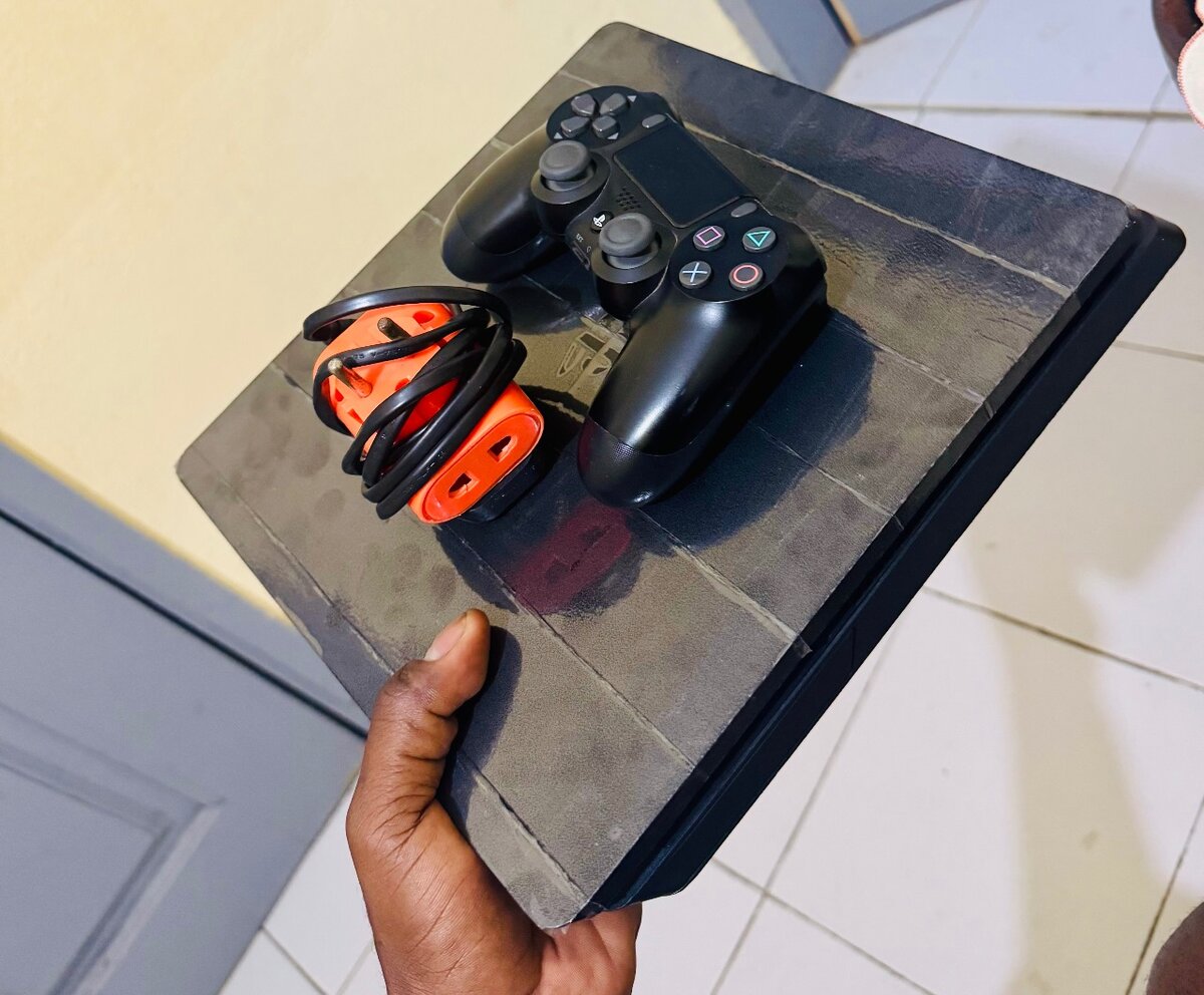 PS4 SLIM NOIR 1 TÉRA