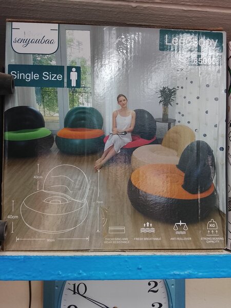 Chaise longue gonflable colorée