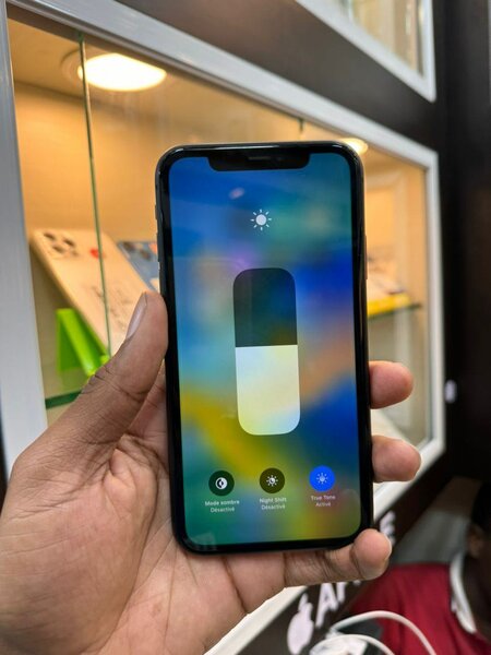 iPhone 11 64G sans id