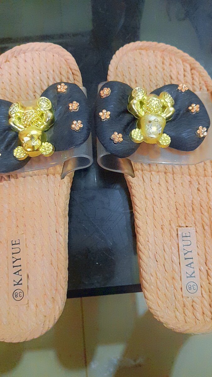 Casual slippers for ladies