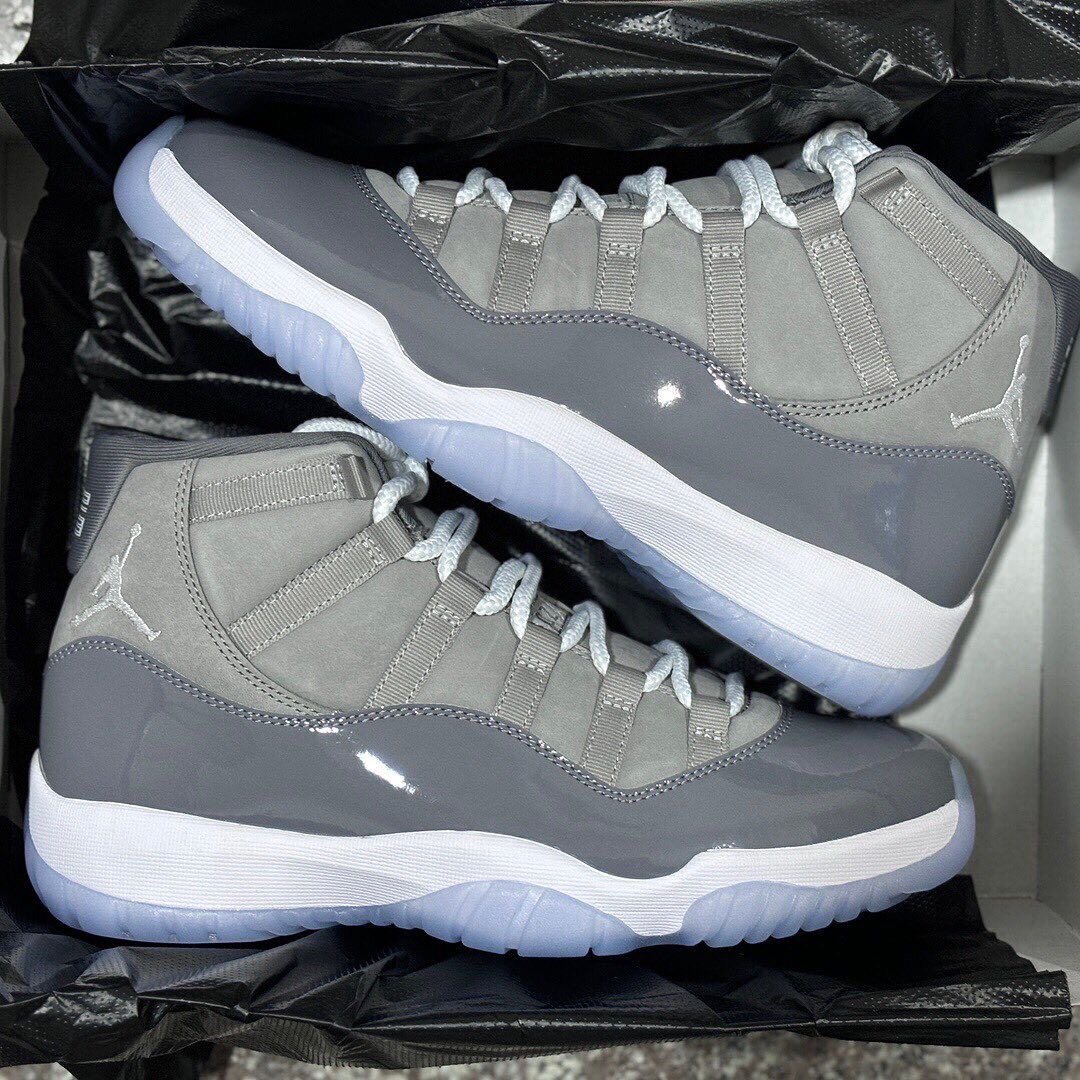 Baskets Air Jordan grises