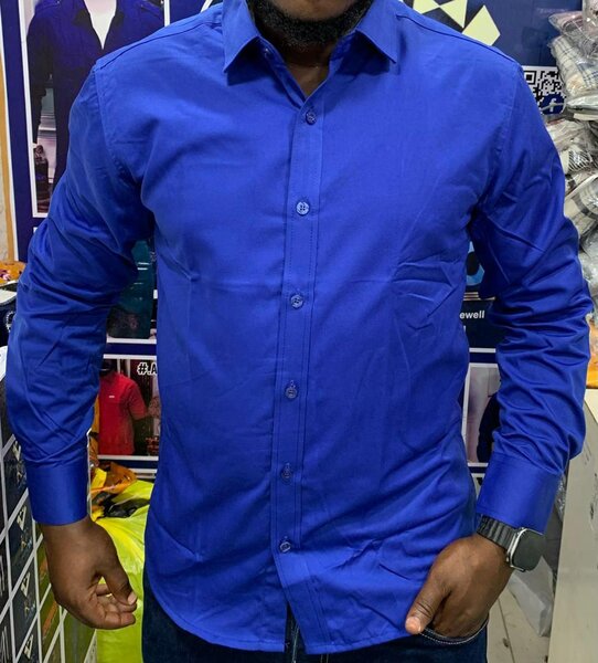 Chemise bleue élégante homme