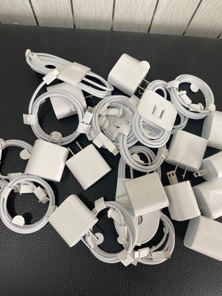 Chargeur original iPhone 15 & 16