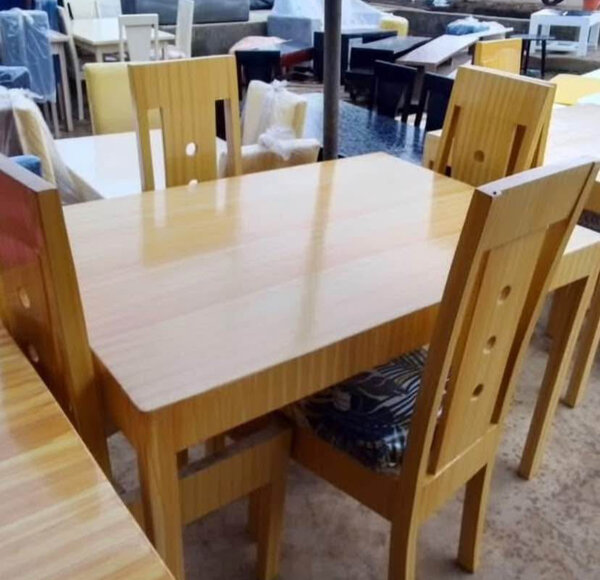 Table à manger en bois