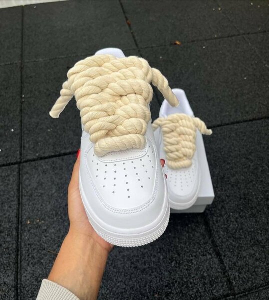 Sneakers en cuir avec lacets épais