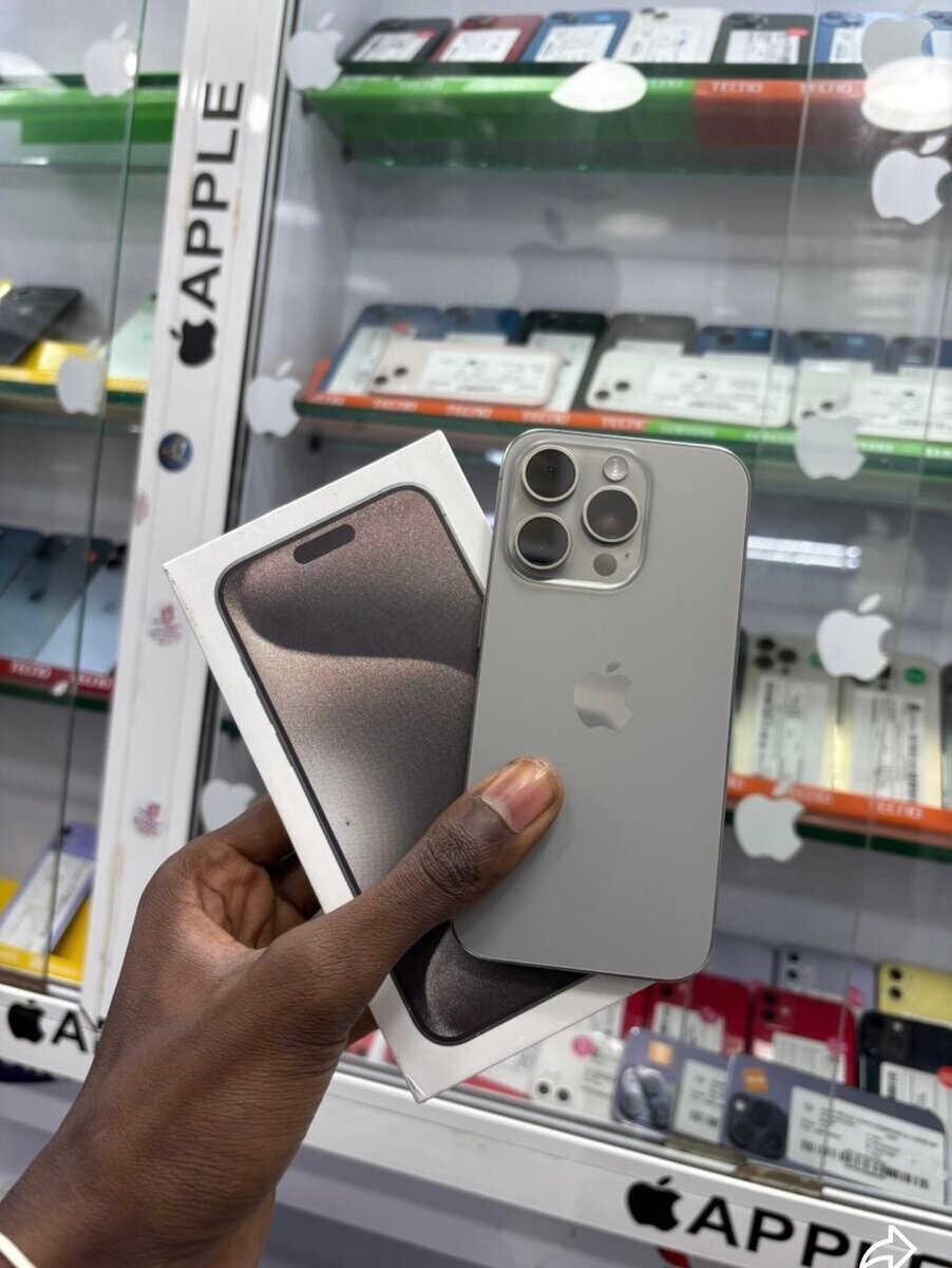 iPhone 15 pro max 265 go