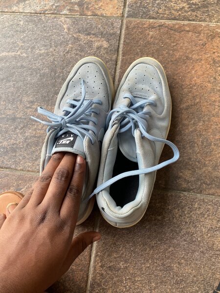 Baskets Nike grises élégantes