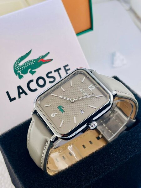 Montre Lacoste rectangulaire élégante