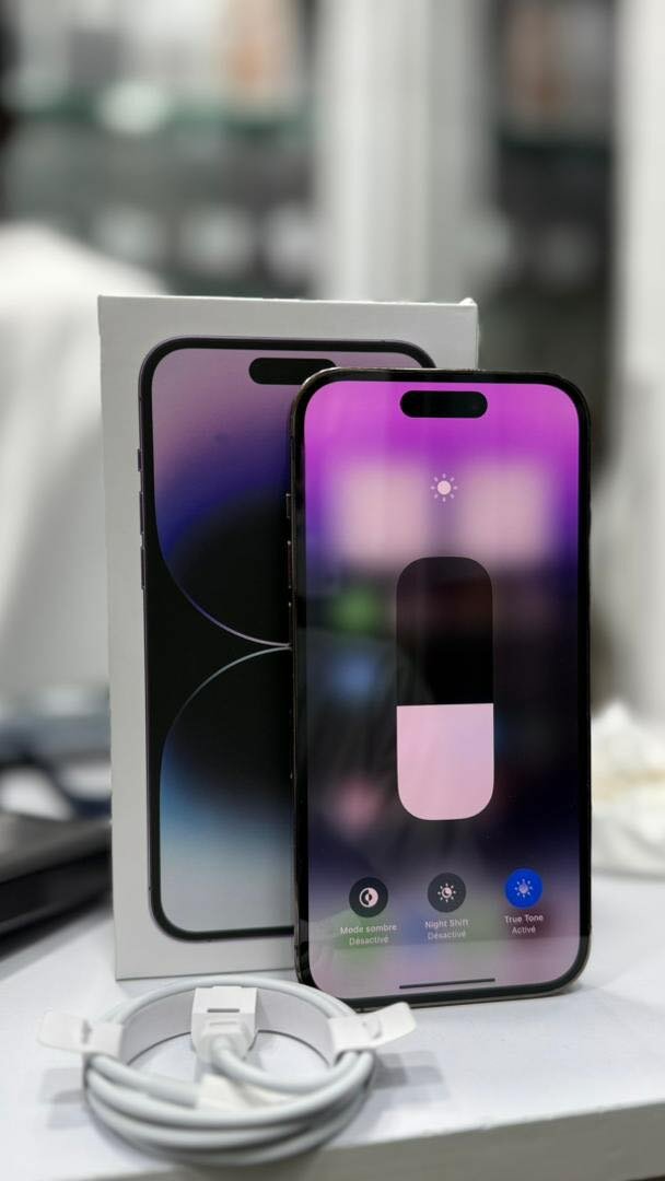 iphone 14 pro 128giga état super propre deux puces prix: 450