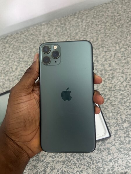 iPhone 11 Pro Max midnight green