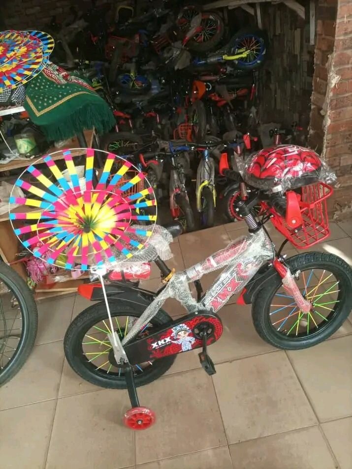 Vélo pour enfant avec stabilisateurs