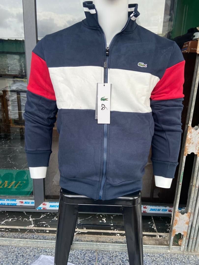 Vestes à capuche colorées