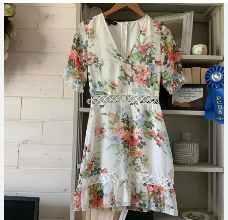 Robe blanche fleurie