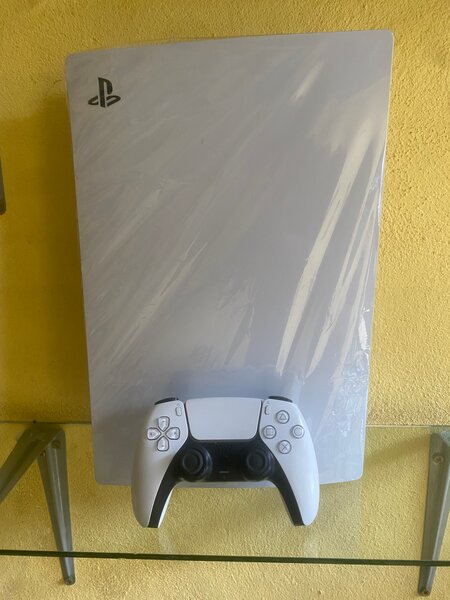 Console PlayStation 5 avec manette