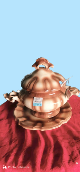 Soupière en céramique élégante