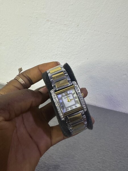 Montre élégante femme