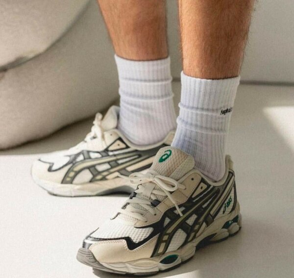 ASICS gel nyc runner