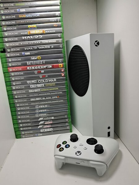 Xbox Series S 512GB with 6 offline games FC24 