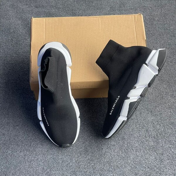 BALENCIAGA