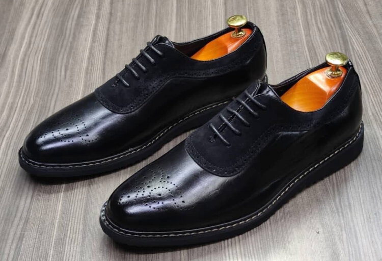 Chaussures habillées en cuir noir