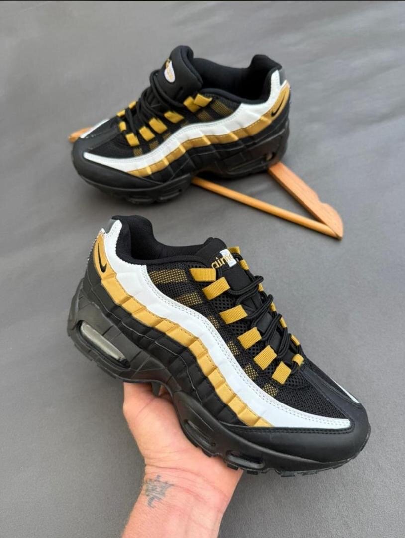 Baskets Air Max Noir et Or