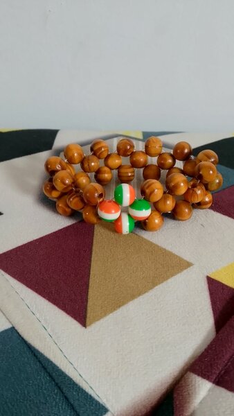 Bracelet perles bois élégant