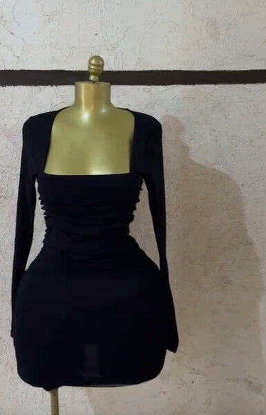 Robe moulante noire élégante