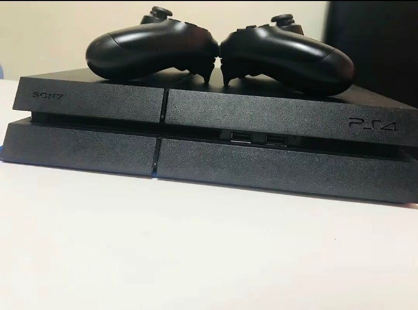 Console Sony PS4 avec manettes
