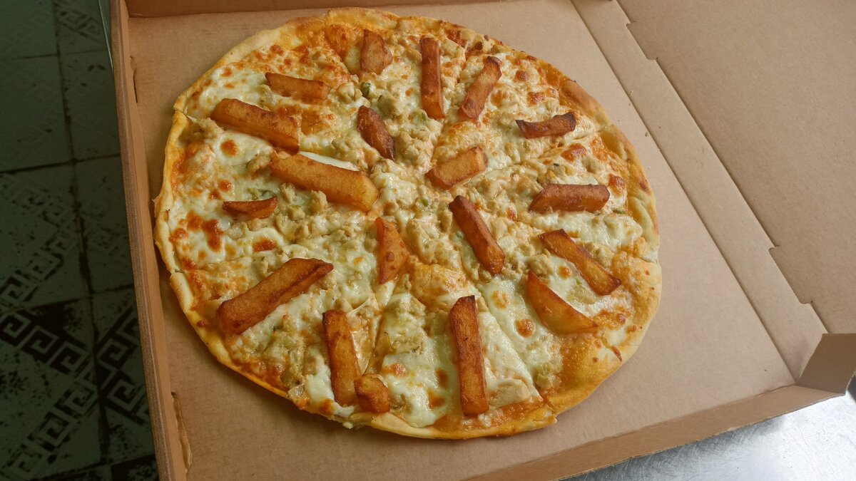 Pizza Gourmande avec Frites