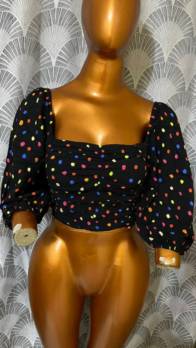 Top court à pois colorés