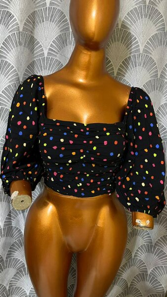 Top court à pois colorés