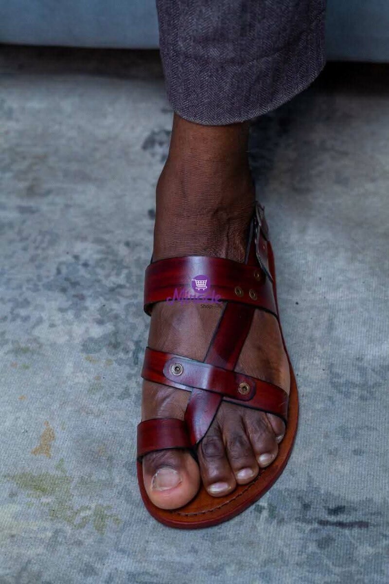 Sandales en cuir importé de Gh