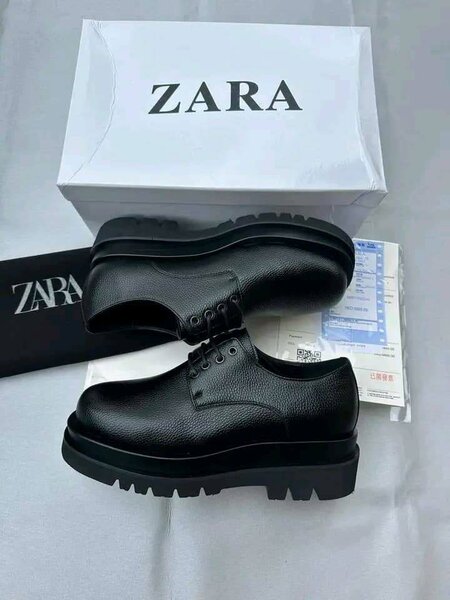 Chaussures ZARA en cuir noir