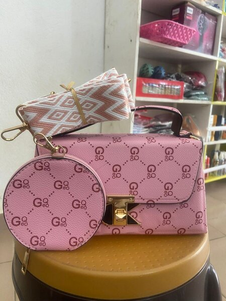 Sac à main rose élégant