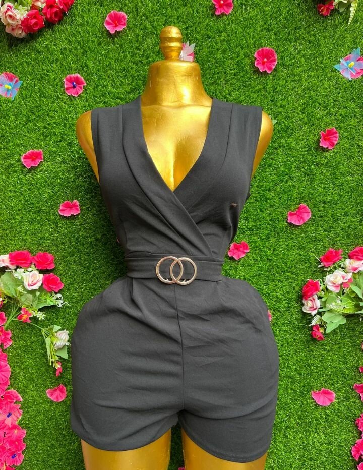 Combinaison noire élégante