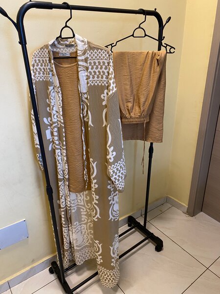 Ensemble féminin avec une abay