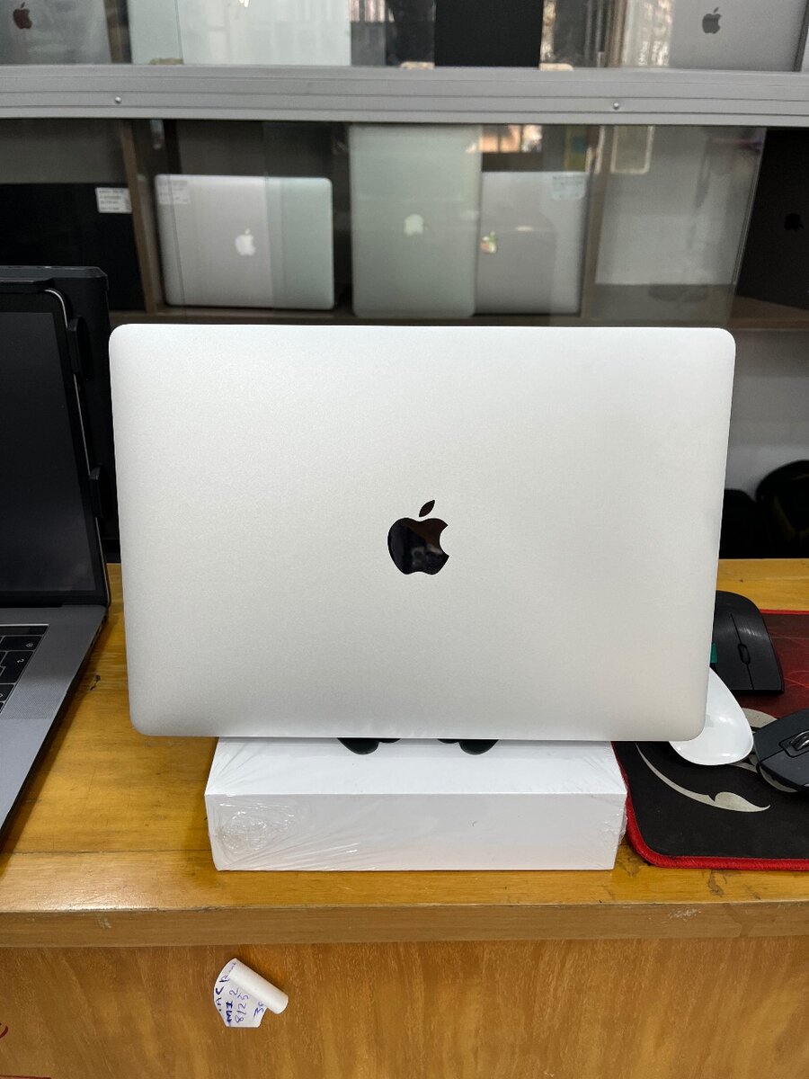 MACBOOK PRO M1