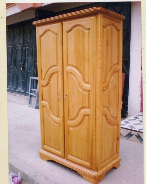 Armoire en bois massif