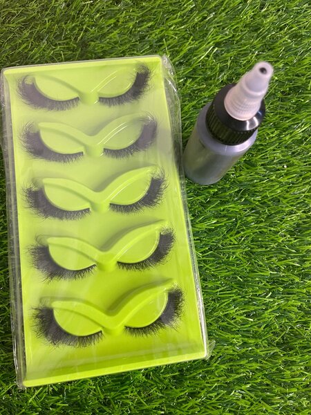 Faux Cils et Colle
