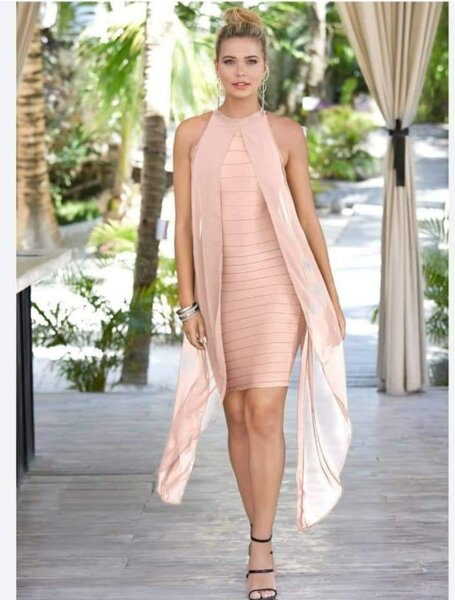 Robe élégante effet cape