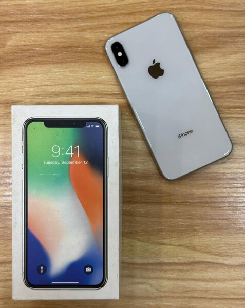iPhone X avec boîte, débloqué