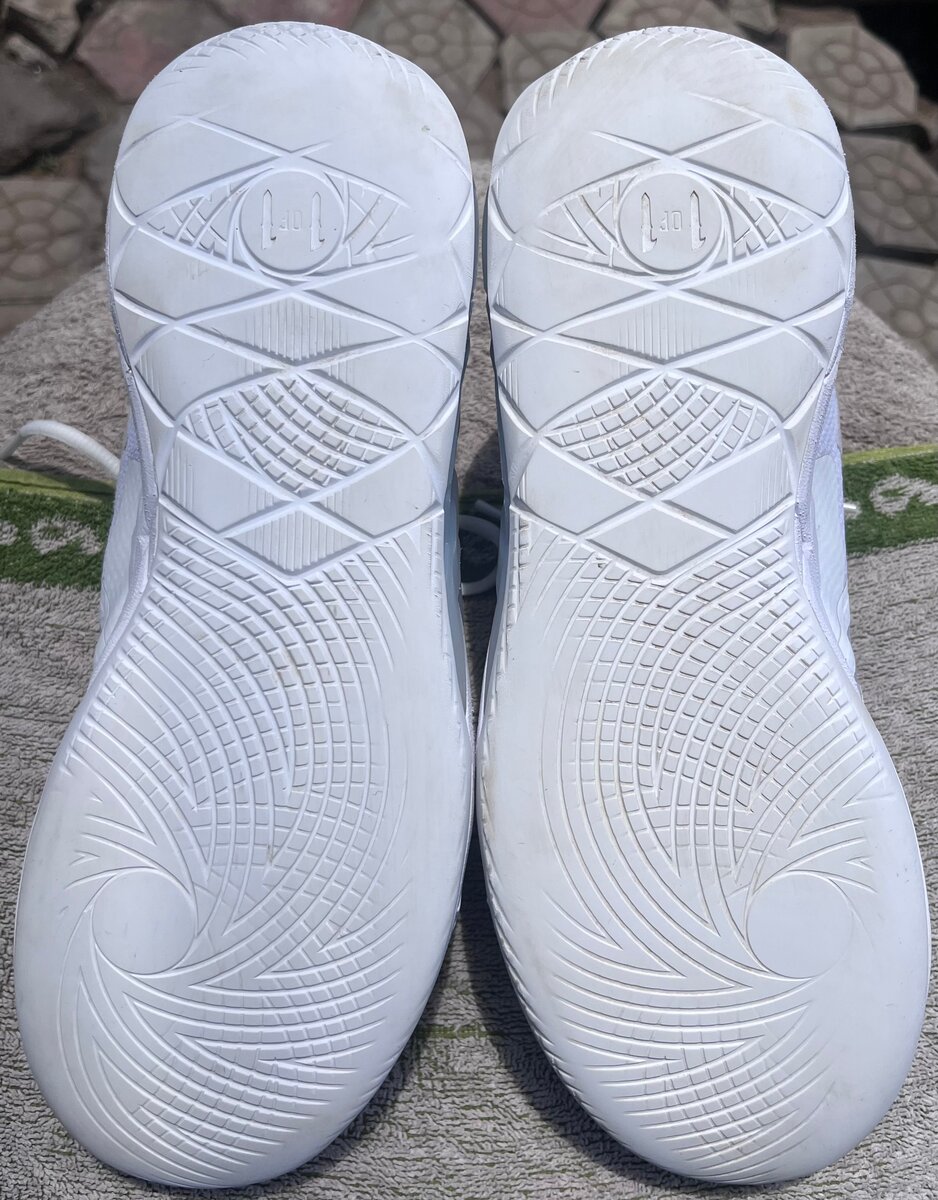 MB.01 Low  "Triple white"